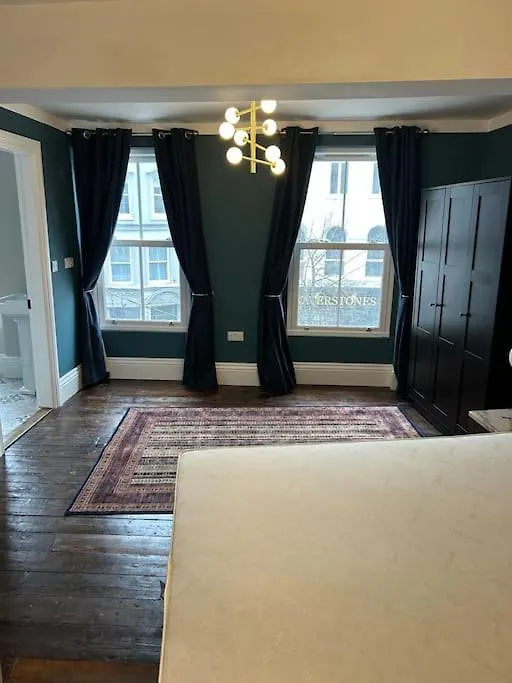 Patrick Street Townhouse Apartment Cork