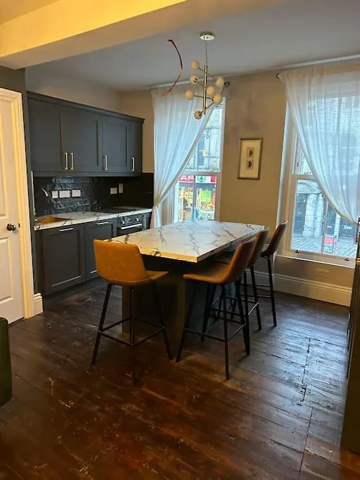 Patrick Street Townhouse Apartment Cork